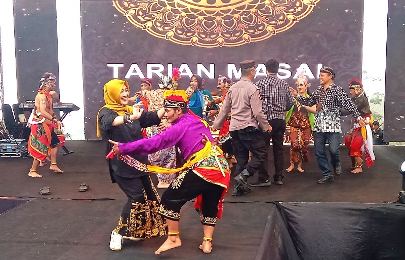 Libatkan Ratusan Kelompok Seni, Mahakarya Sumbing di Nepal van Java Dongkrak Kunjungan&nbsp;Wisata