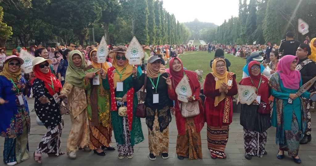 Sebanyak 1500 Wanita Ikuti Parade Kebaya di Candi&nbsp;Borobudur