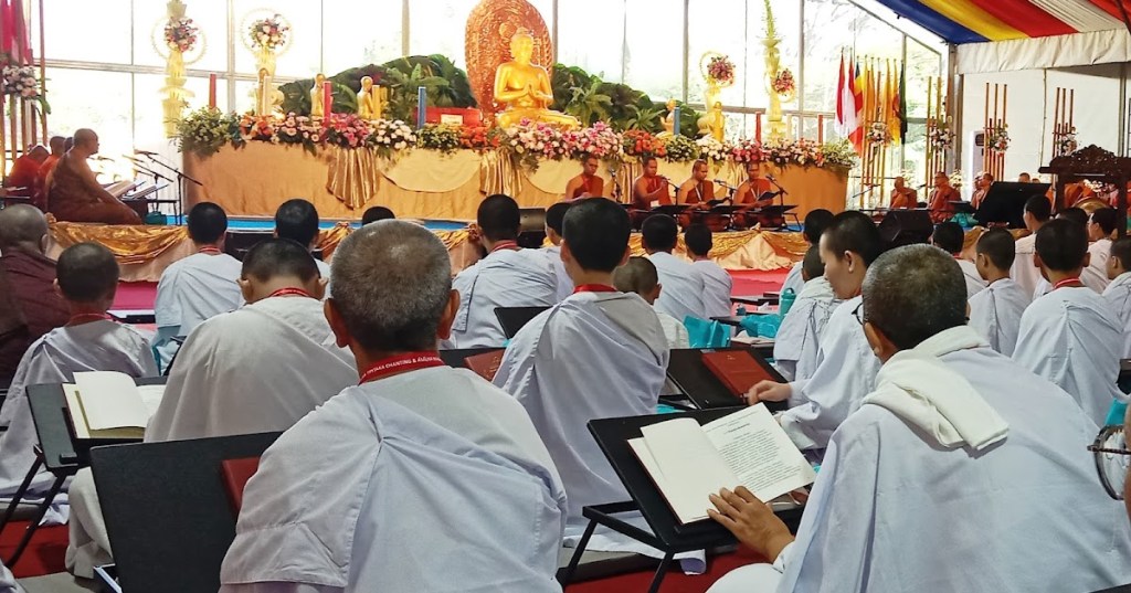 Ribuan Umat Budha Ikuti Indonesia Tipitaka Chanting dan Asalha Mahapuja 2568/2024 di Candi&nbsp;Borobudur