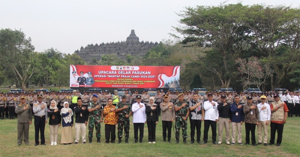 Pj Bupati Magelang Pimpin Apel Gelar Pasukan Operasi Mantap Praja Candi di&nbsp;Borobudur